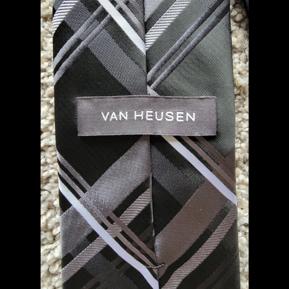Excellent Condition Van Heusen Black Gray White Men's Polyester Tie - Picture 4 of 5